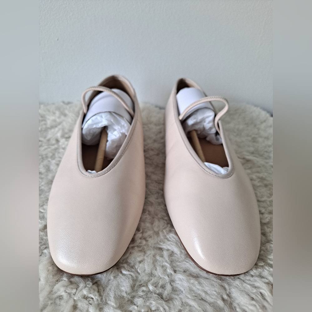 Ann Taylor Mary Jane Leather Ballet Flat. Size 8 (fits large, like a size 9) - Picture 3 of 8